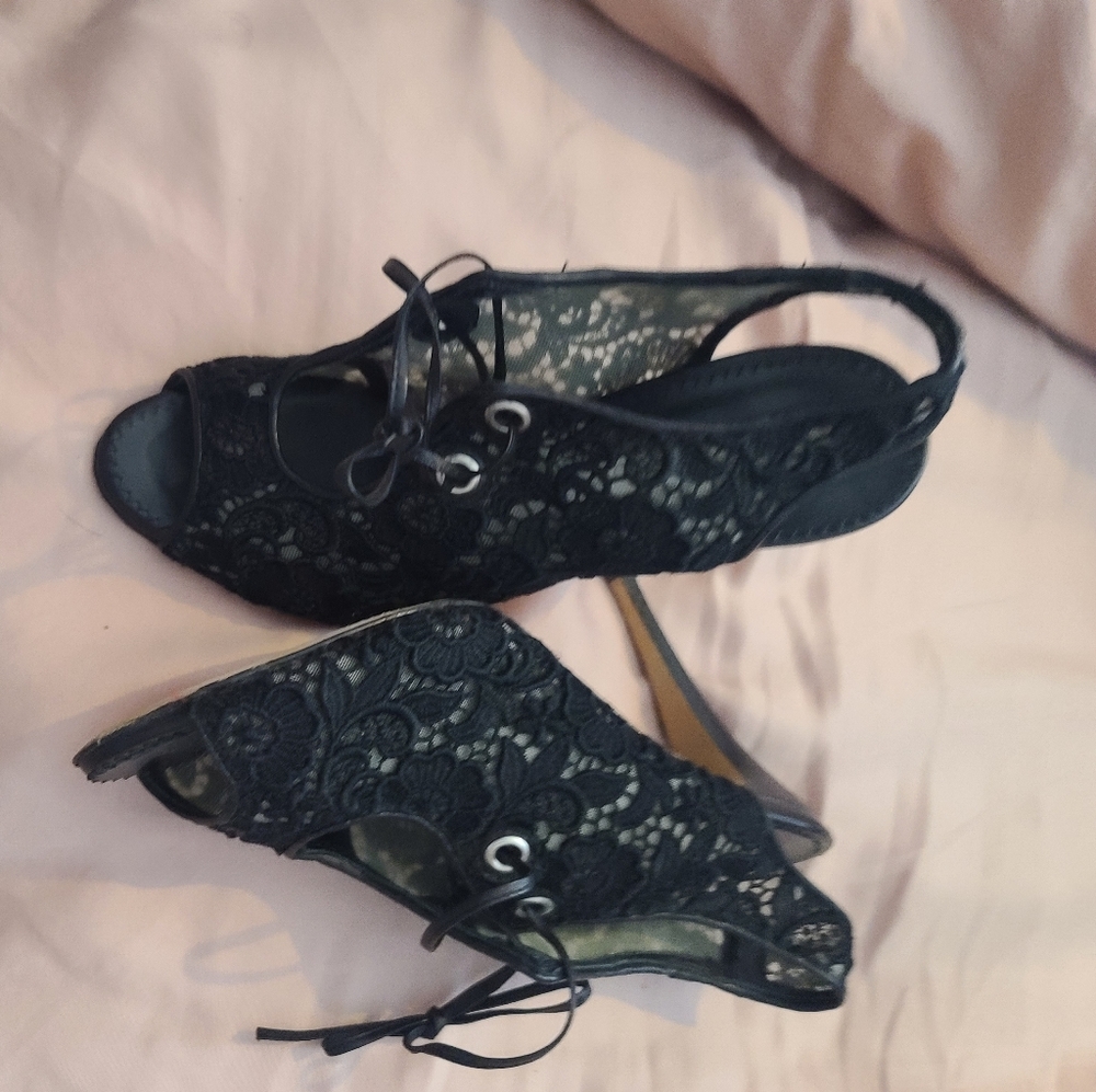 Manolo blahnik lace heels